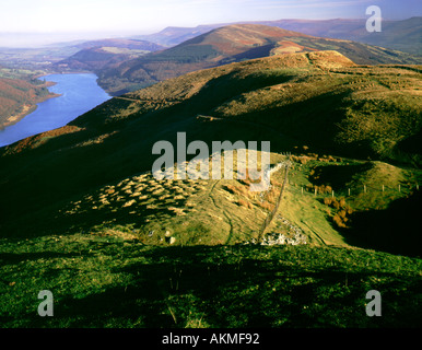 Tor y foel e serbatoio di Elisabetta da Darren fawr Parco Nazionale di Brecon Beacons Galles Foto Stock