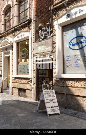 I Beatles shop, Matthew Street in Cavern Quarter, Liverpool, in Inghilterra Foto Stock