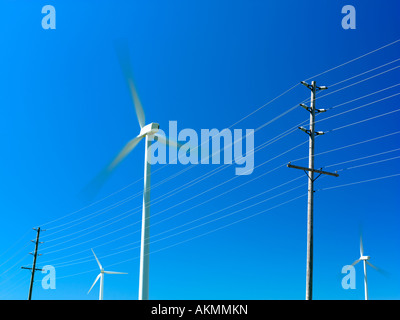 Canada Ontario Tiverton wind turbine utilizzate per la generazione di elettricità e hydro power lines Foto Stock