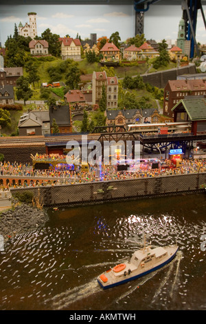 Parte del modello più grande ferrovia nel mondo il Miniatur Wunderland Speicherstadt Amburgo Germania Foto Stock