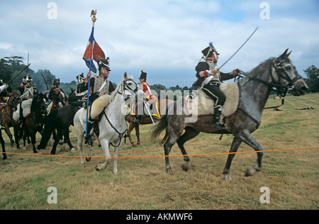 SURREY UK Giugno il re emanazione della battaglia di Waterloo la cavalleria francese di attaccare la linea britannica Foto Stock