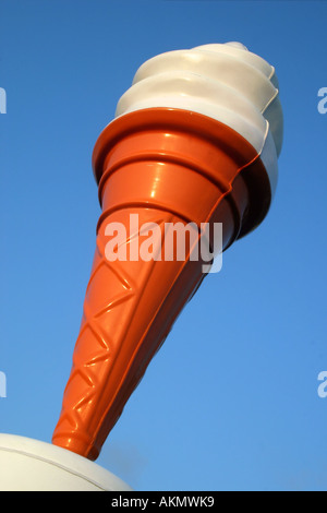 In plastica grande cono gelato Foto Stock