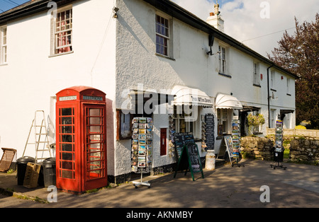 Villaggio locale memorizza e ufficio postale a Postbridge, Parco Nazionale di Dartmoor, Devon, Regno Unito Foto Stock