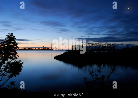 Dawn al Humber Bay Toronto con luna Foto Stock