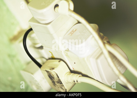 Unsafe adattatori elettrici nozione Foto Stock