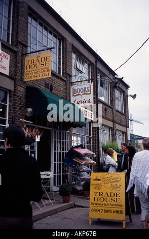 Negozi e caffetterie a Merton Abbey Mills, Wimbledon, England Regno Unito Foto Stock
