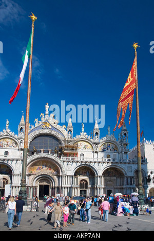 'St Marco' St Marks "Basilica San Marco' pomeriggio di sole sulla facciata Venezia Italia Europa UE Foto Stock