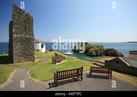 St Catherine's Island e Fort South beach Tenby visto dalla collina del castello Pembrokeshire West Wales UK Gran Bretagna Foto Stock St Catherine's Island e Fort South beach Tenby visto dalla collina del castello Pembrokeshire West Wales UK Gran Bretagna Foto Stock