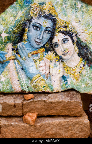 Krishna e Radha dipinta su una pietra. Andhra Pradesh, India Foto Stock