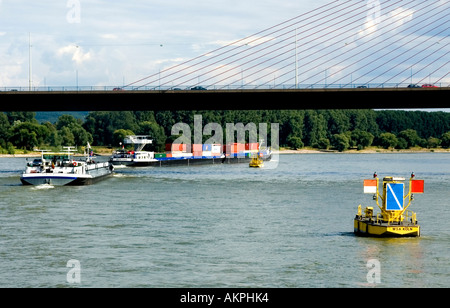 Reno Germania contenitore contenitori di trasporto barca peschereccio tedesco Foto Stock