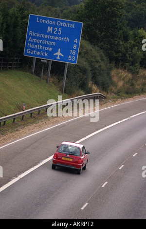 M25 Signpost orbitale vicino a Rickmansworth Herfordshire REGNO UNITO Foto Stock