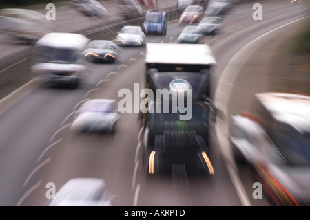 Cars driving lungo la M25 vicino Chorleywood Hertfordshire, Regno Unito Foto Stock