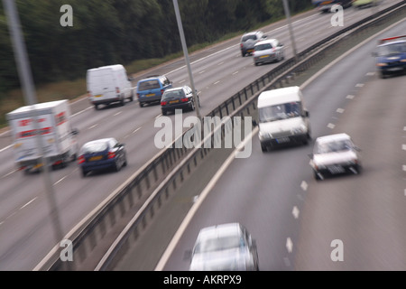 Cars driving lungo la M25 vicino Chorleywood Hertfordshire, Regno Unito Foto Stock