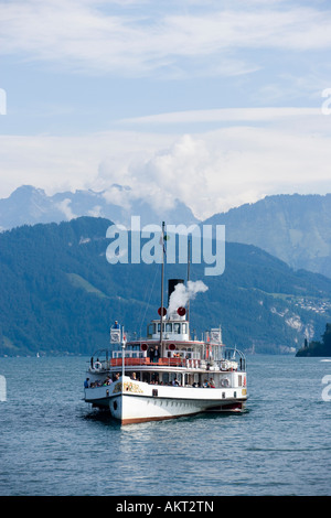 Ruota a palette vaporizzatore DS Untervaldo sul Lago di Lucerna il cantone di Lucerna svizzera Foto Stock