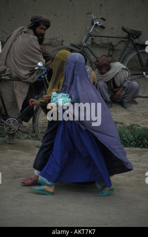 Hazara musulmano sciita donne afghane in burkha Afghanistan Kabul Foto Stock