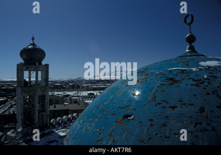 In rovina la cupola della moschea minareto e distrutto città di Kabul in Afghanistan Foto Stock