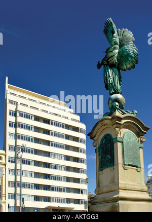 Embassy Corte Brighton-hove sussex statua della Pace Foto Stock