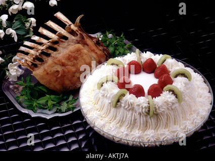 In Australia il cibo australiano erborinati agnello e pavlova cucina spazio copia Bon Appetit Foto Stock