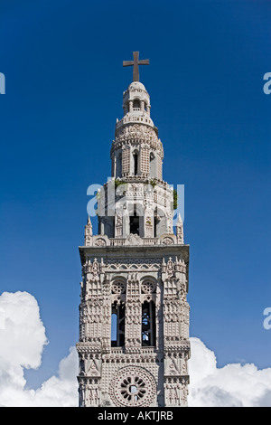 Torre campanaria della squisita Église de Sainte-Anne vicino Saint-Benoît in riunione Foto Stock