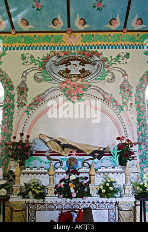 Pannello laterale che mostra Sainte-Thérèse in l'Église de Sainte-Anne vicino Saint-Benoît in Réunion Foto Stock