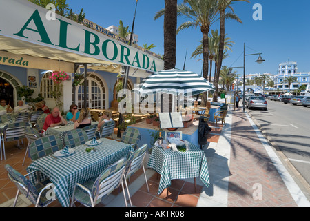 Ristorante nel Marina, Estepona Costa del Sol, Andalusia, Spagna Foto Stock