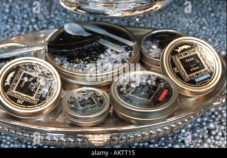 Parigi Francia, Shopping prodotti di lusso Fauchon Store, Caviar da Iran in mostra in vetrina, prodotti ricchi Foto Stock