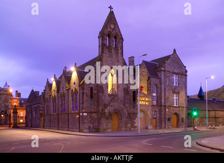 Crepuscolo colpo di Queens Gallery Palazzo di Holyroodhouse, Holyrood Palace, Edimburgo Foto Stock