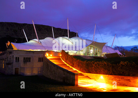 Crepuscolo shot scozzese della nostra terra dinamico centro visitatori parco Holyrood Edinburgh Scotland Regno Unito Foto Stock