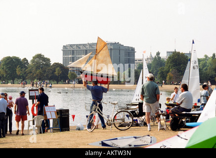 Radio modello controllato Yachts a Hyde Park di Londra Foto Stock