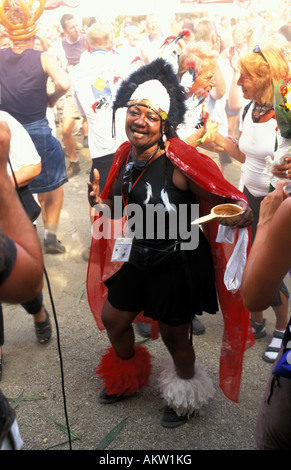 Nimwegen la quattro giorni di marche un ritratto di un partecipante si veste come uno sciamano voodoo Foto Stock