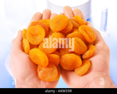 Manciata di albicocche secche Foto Stock