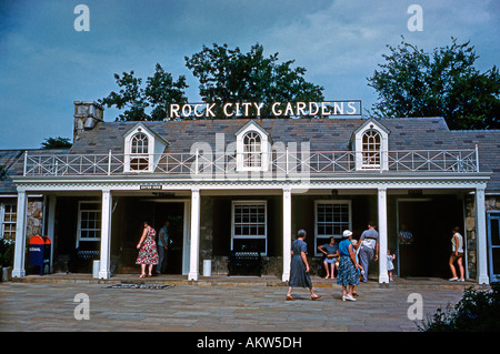 Ingresso dell'edificio al Rock City Gardens, Lookout Mountain, Chattanooga nel Tennessee USA, c. 1955 Foto Stock