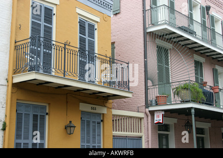 I balconi delle case nel quartiere francese della Louisiana USA New Orleans Foto Stock