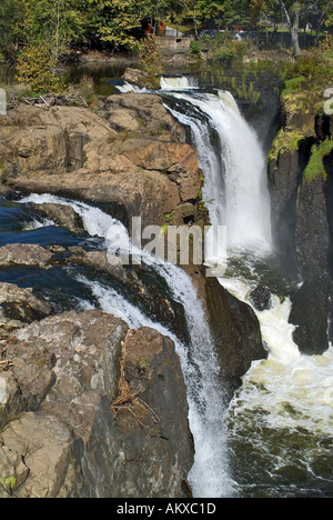 Grande cade sul fiume Passaic Paterson NJ Foto Stock
