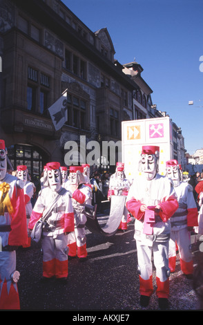 Il Carnevale di Basilea corteo su Barfusserplatz in Grossbasel Foto Stock