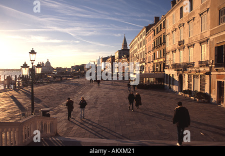 Venezia vista serale lungo la Riva degli Schiavoni Foto Stock