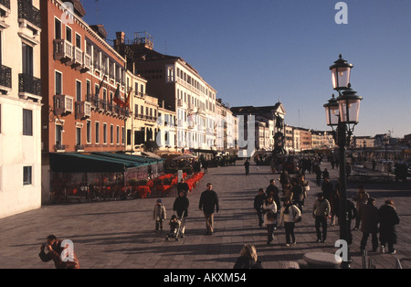 Venezia vista serale lungo la Riva degli Schiavoni Foto Stock