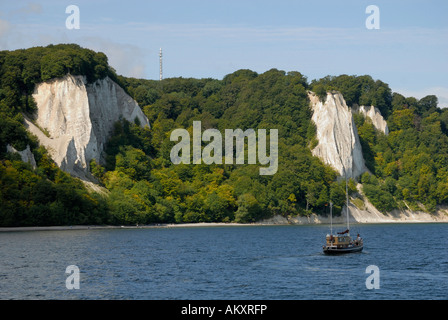 Chalk scogliere con vista di Victoria e Koenigsstuhl, re della sede di Ruegen, parco nazionale Jasmund, Rugia, Meclemburgo Mele Foto Stock