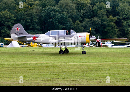 YAK-11, a partire, l'Europa è un grande aereo vintage incontro sul Hahnweide, Kirchheim-Teck, Baden Wuerttemberg, Germania Foto Stock