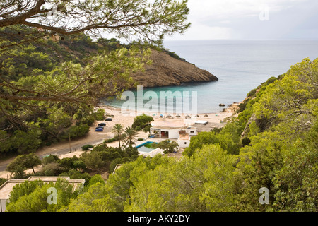 Costa con baia solitaria vicino a Cala Moli, Ibiza, Balearen, Spanien Foto Stock