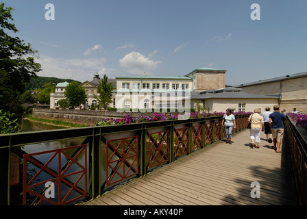 Città termale con Kurhaus Spa edifici sulla Saale Francone Bad Kissingen Bassa Franconia Baviera Rhoen montagna Germania Foto Stock