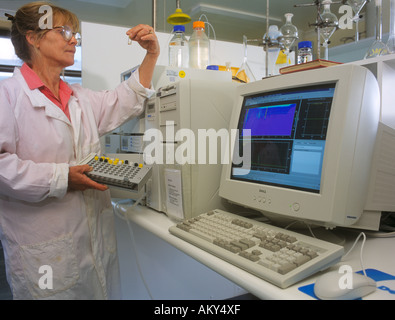 Tecnico di laboratorio, Tasmania, Australia Foto Stock
