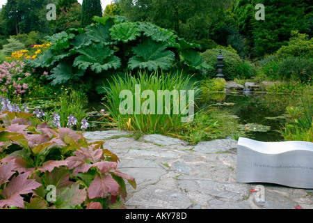 Laghetto in giardino a Threave Gardens vicino a Castle Douglas in Dumfries and Galloway, Scozia. Foto Stock