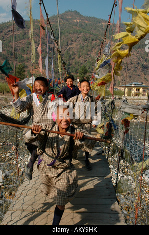 I ragazzi in uniformi di scuola, Bhutan, Asia Foto Stock