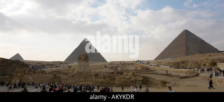 Le piramidi di Giza. Panorama con Sphinx, Gizeh, Cairo, Egyt Foto Stock