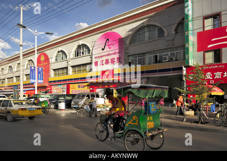 In rickshaw, Llasa, Tibet Foto Stock