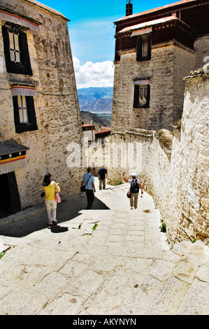 Piccole viuzze del monastero di Drepung, letteralmente riso monastero di heap, Tibet Foto Stock