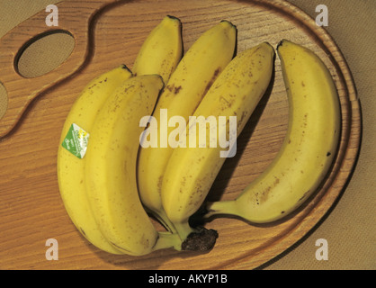 Banane biologiche sul vassoio Foto Stock
