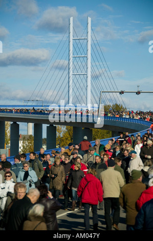 Il nuovo Ruegenbruecke (Ruegen ponte), il collegamento di Stralsund e l'isola di Ruegen, Meclemburgo-Pomerania, Germania Foto Stock