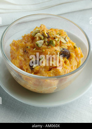 Una ciotola di carota del Kashmir halva cibo editoriale Foto Stock